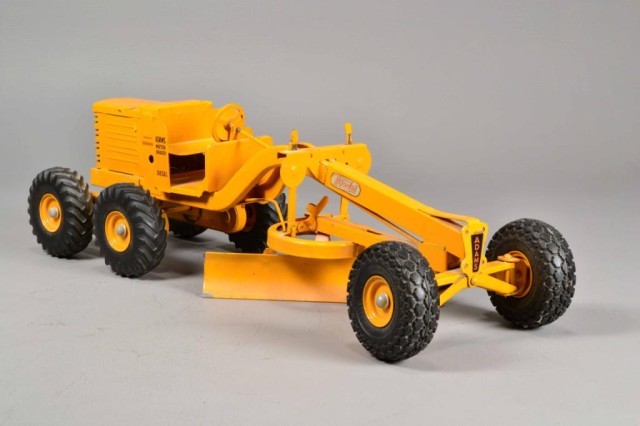 MODEL TOY MOTOR GRADERAn 'Adams