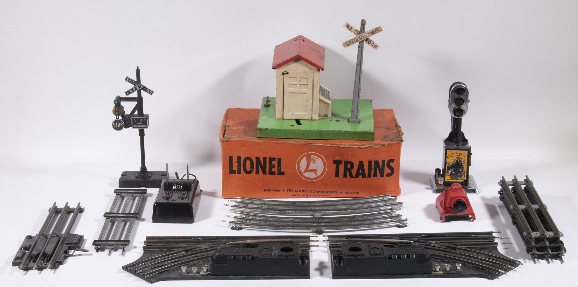 MODEL TRAIN ACCESSORIES, LIONEL &