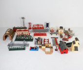 MODEL TRAIN VILLAGE & ACCESSOR