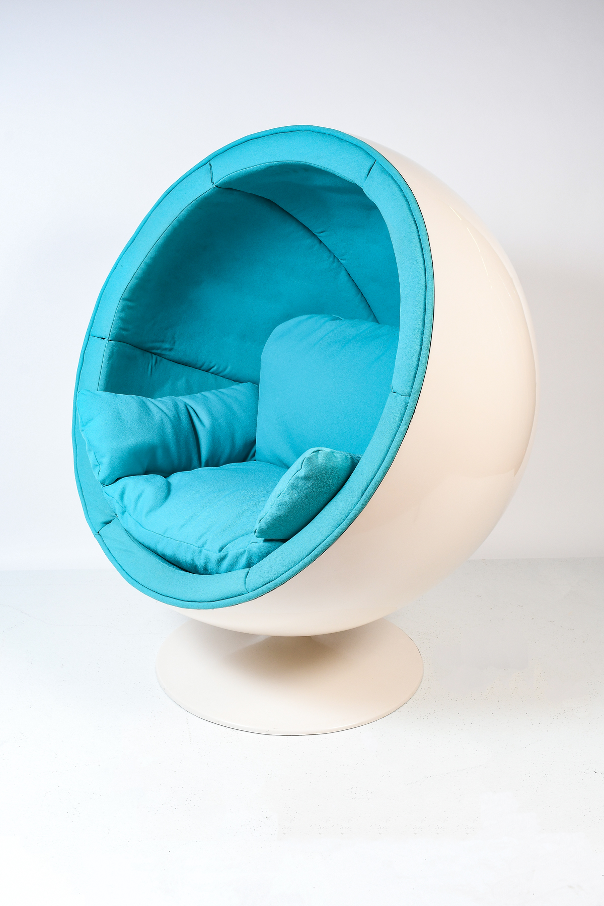MODERN BALL CHAIR AFTER EERO