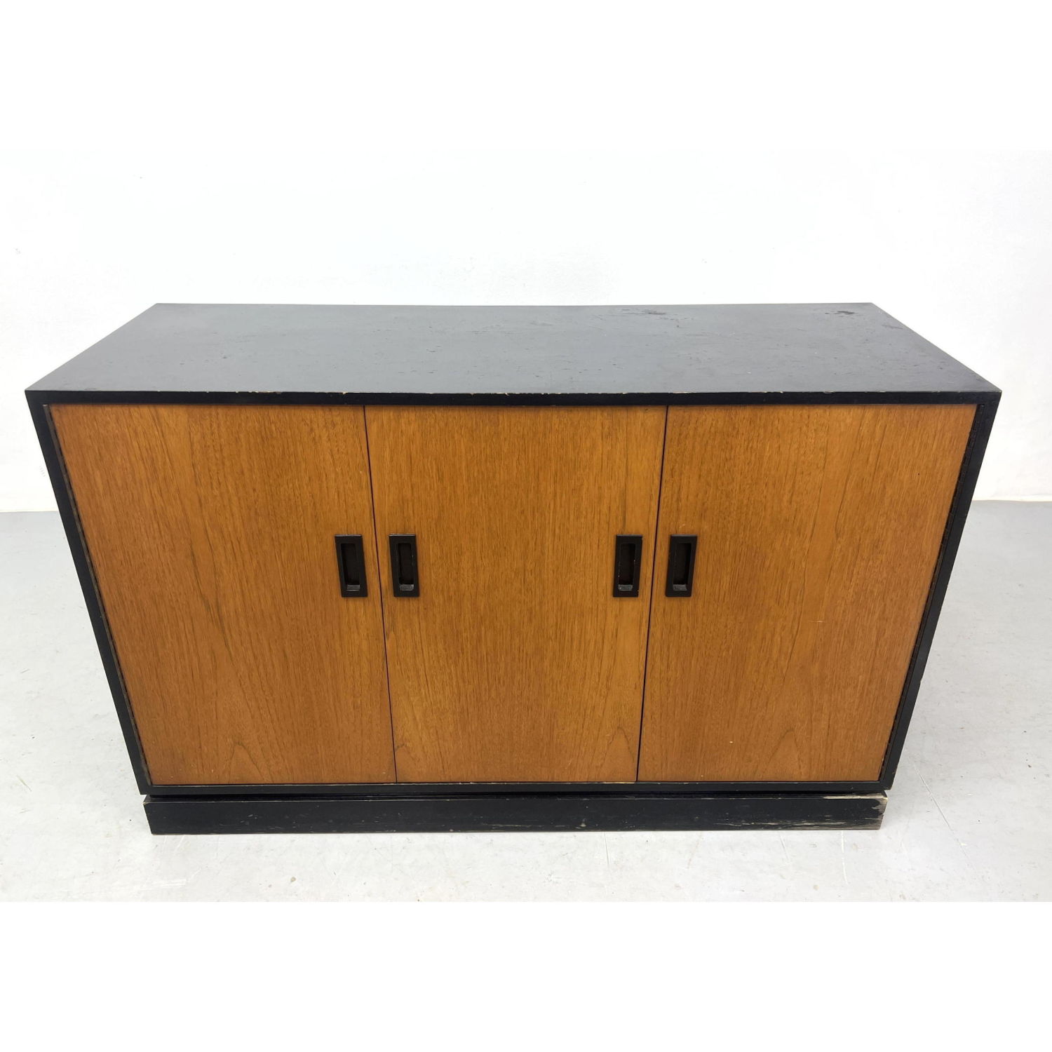 Modern Bi-Fold Door Stereo Cabinet.