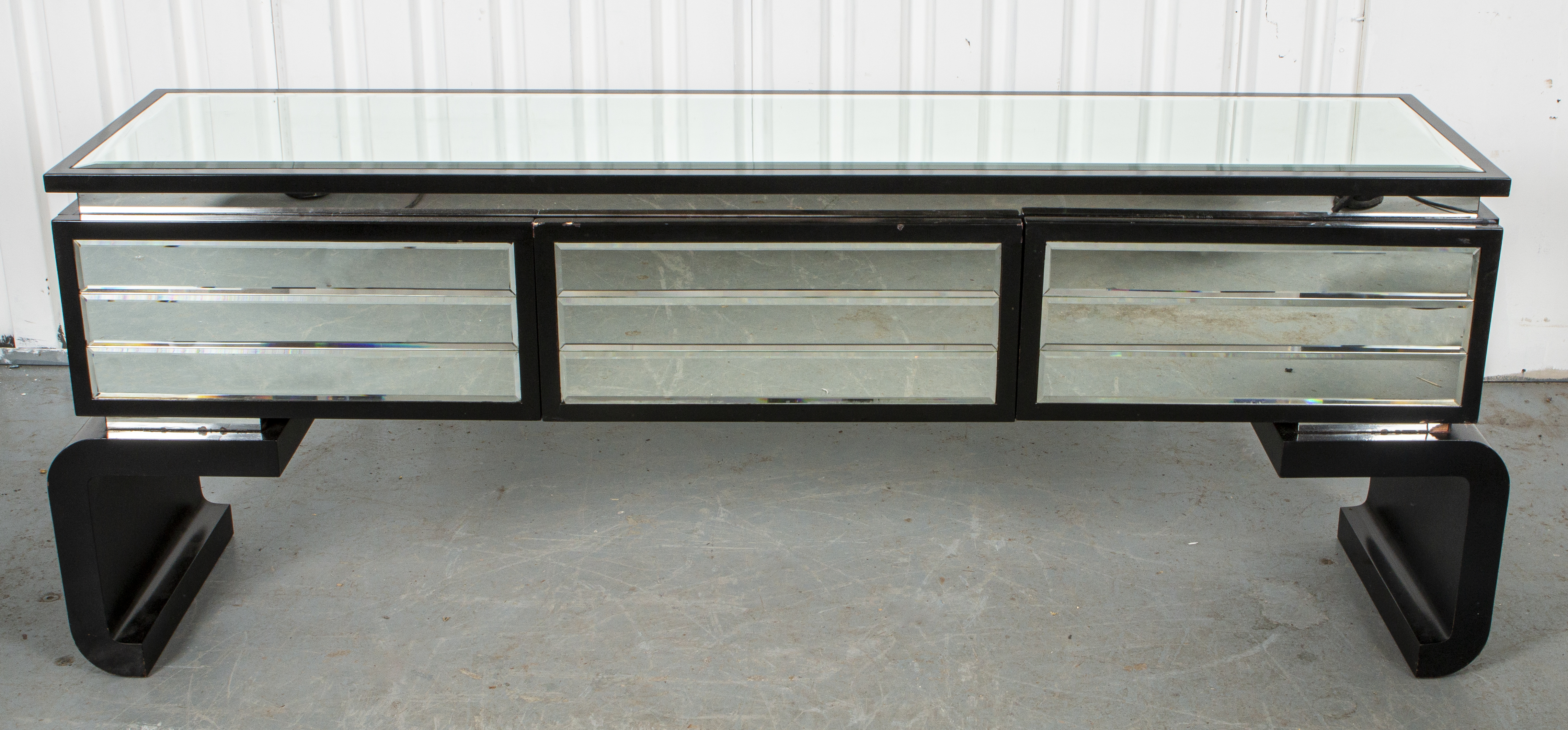 MODERN BLACK LACQUER & MIRRORED