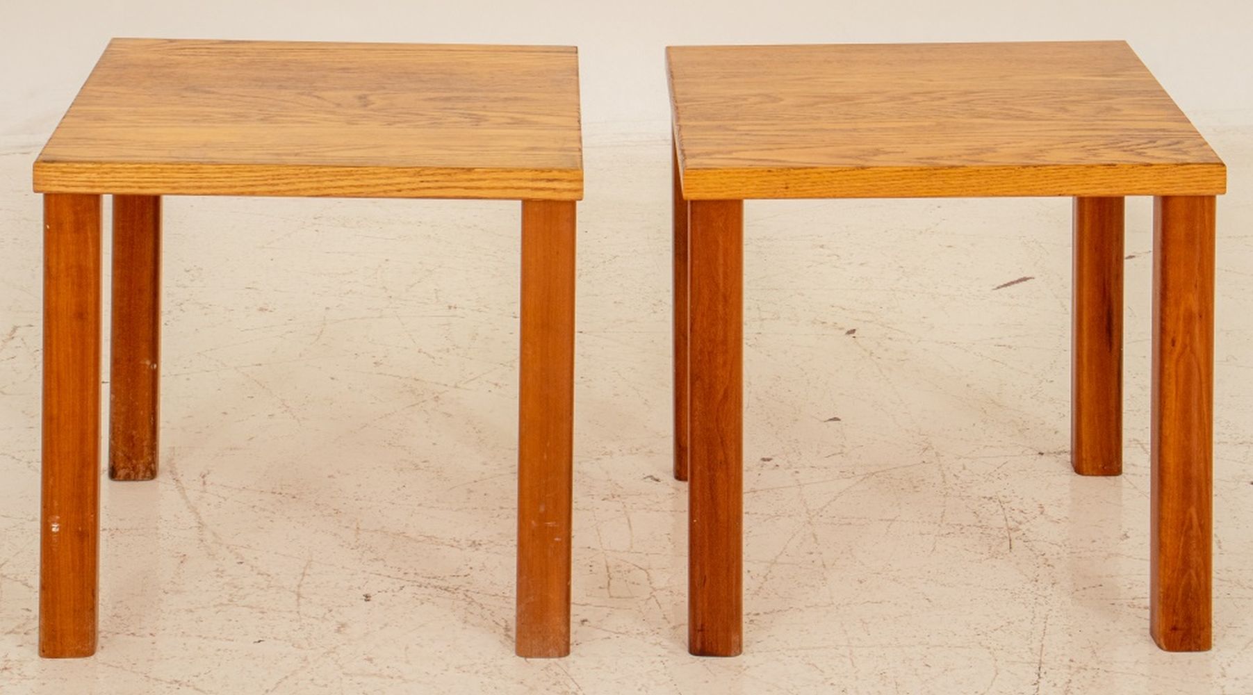 MODERN BLOND OAK SIDE TABLE /