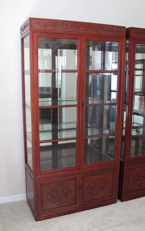 MODERN CHINESE CURIO DISPLAY