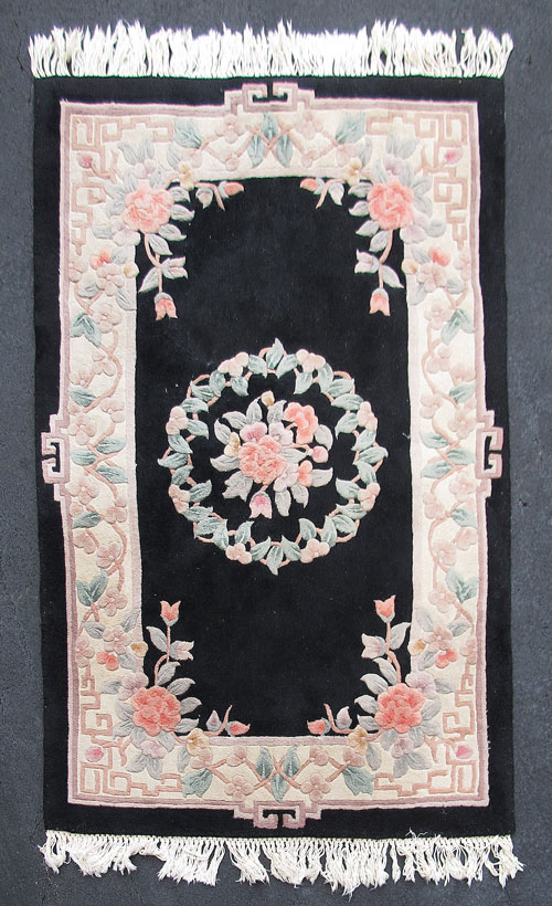 MODERN CHINESE HAND KNOTTED WOOL