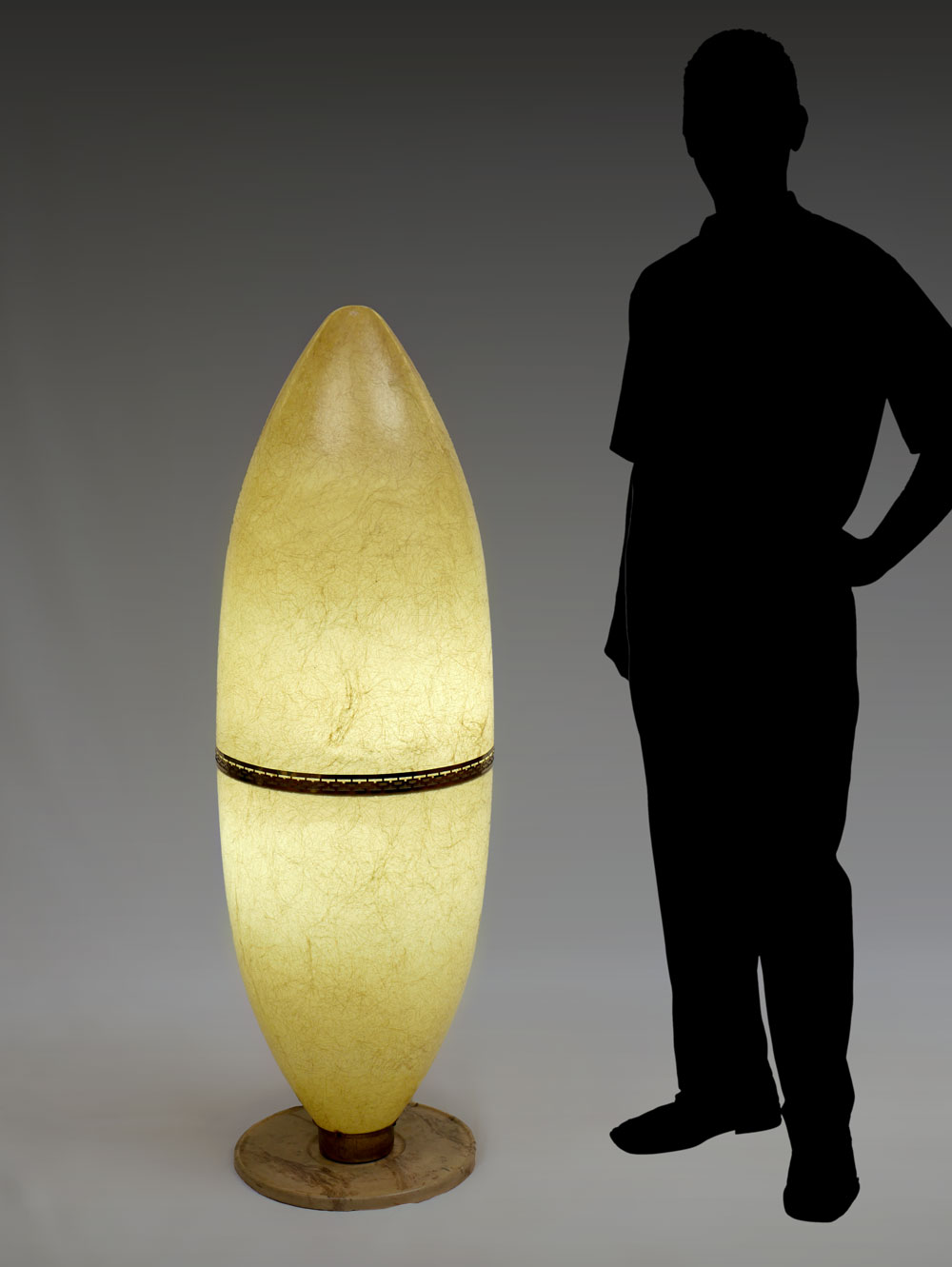 MODERN EGG FORM FIBERGLASS LAMP: