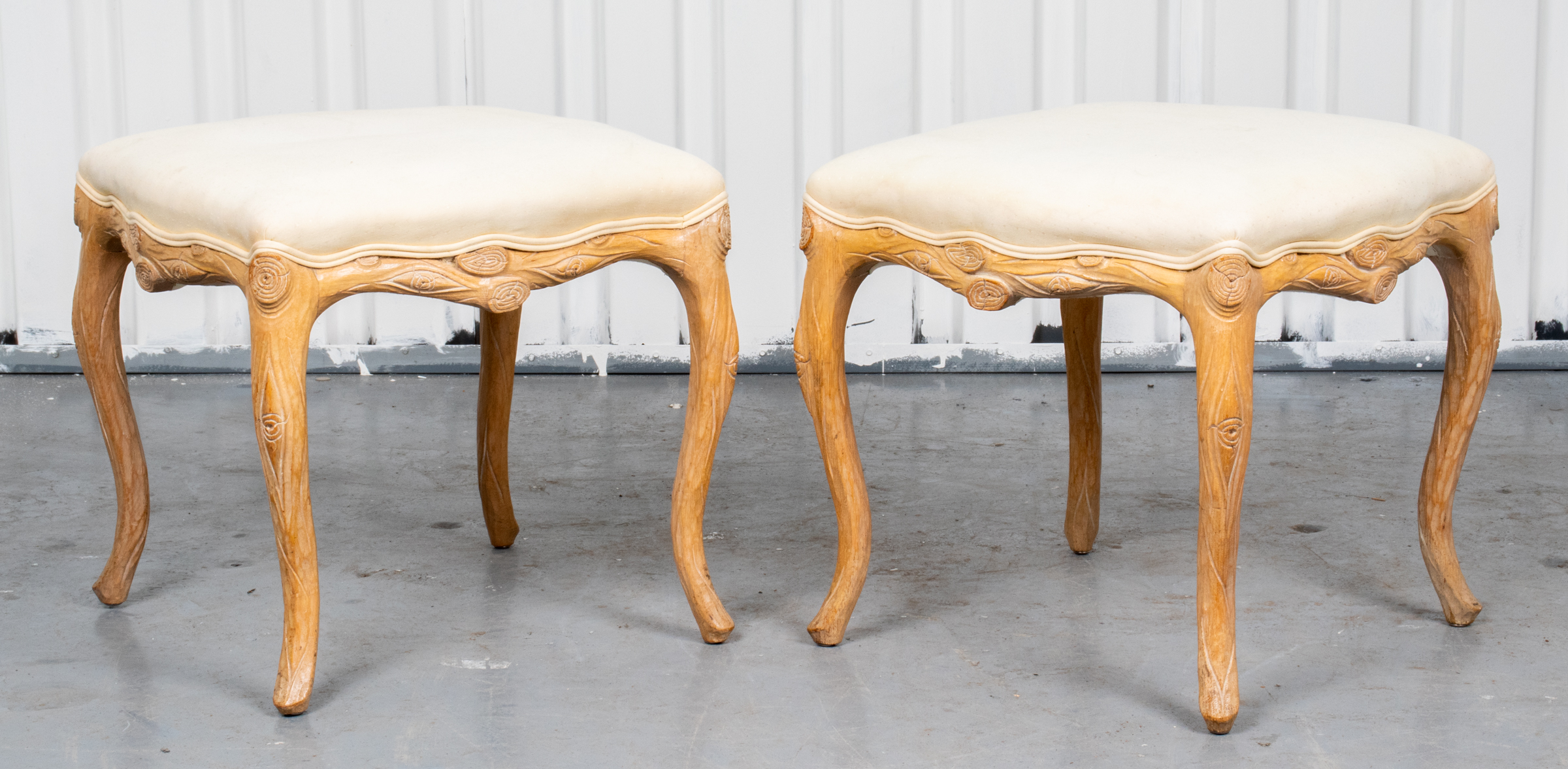 MODERN FAUX-BOIS UPHOLSTERED