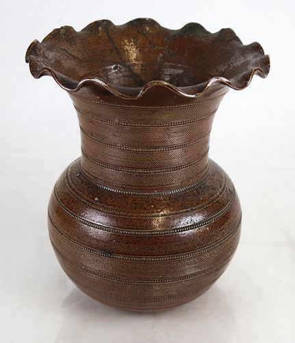 MODERN FLARE-TOP CERAMIC