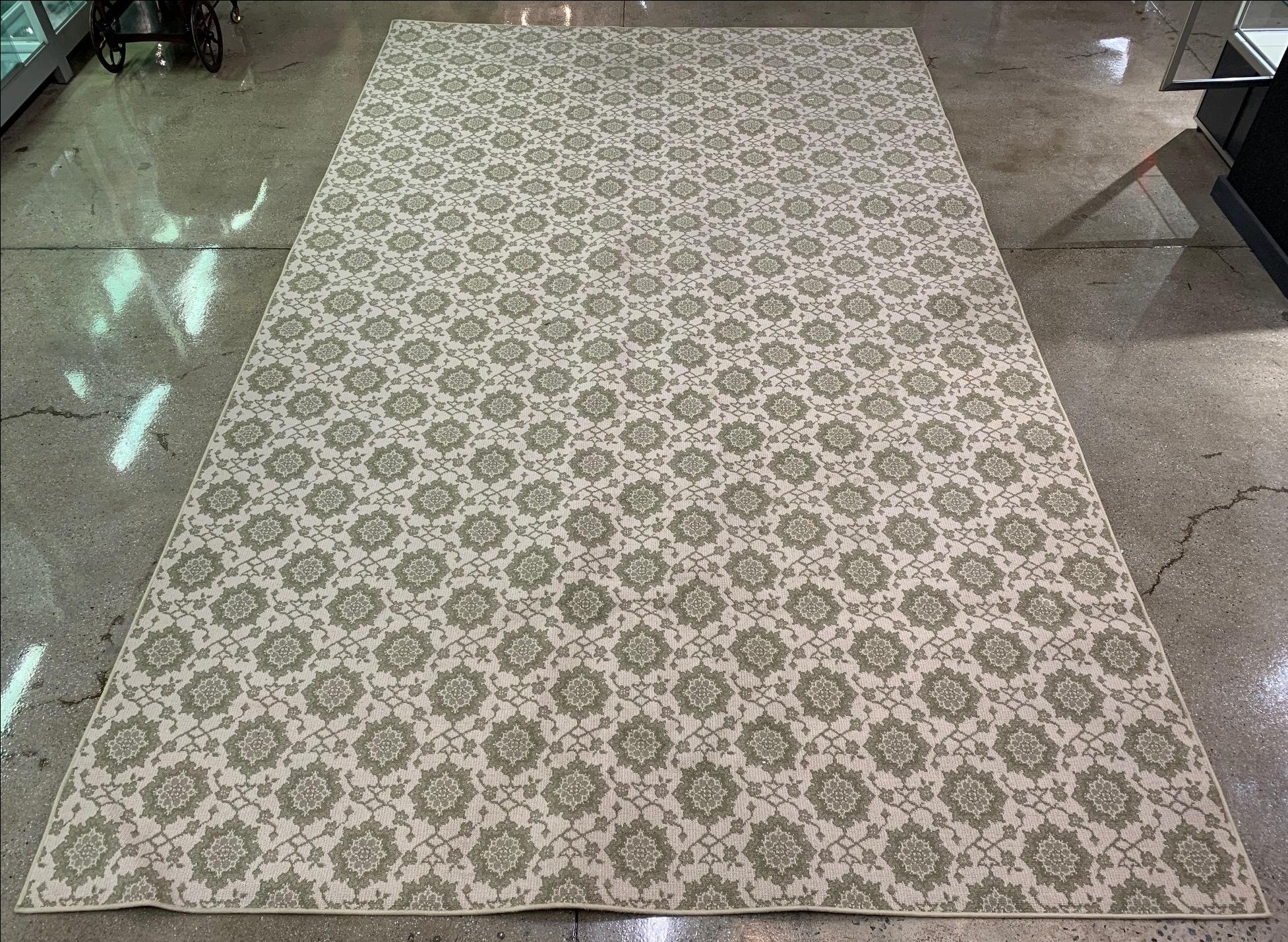 MODERN FLORAL MOTIF ROOM-SIZE
