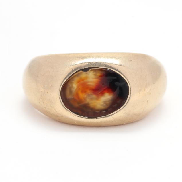 MODERN GOLD RING WITH CLASSICAL