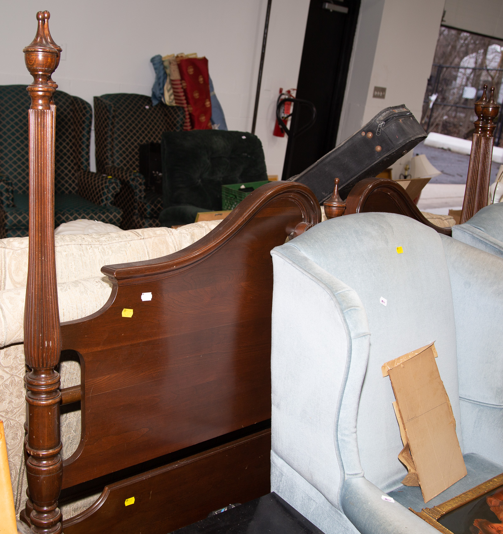 MODERN MAHOGANY BED SET .