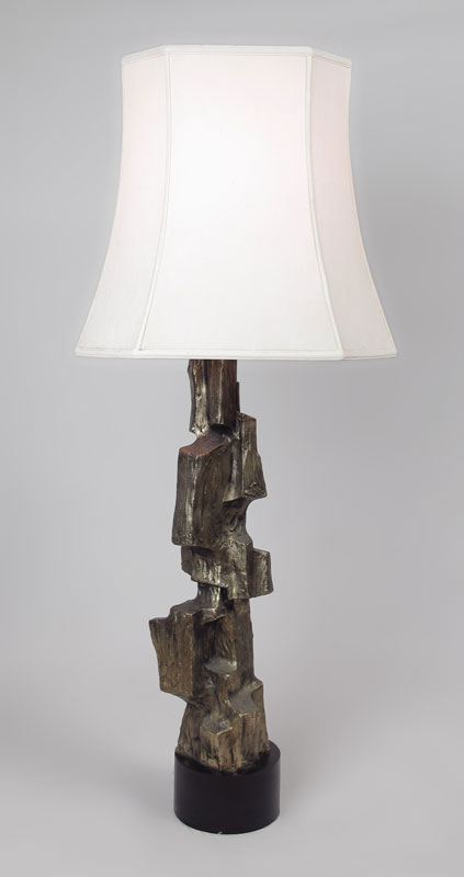 MODERN METAL SCULPTURE LAMP: