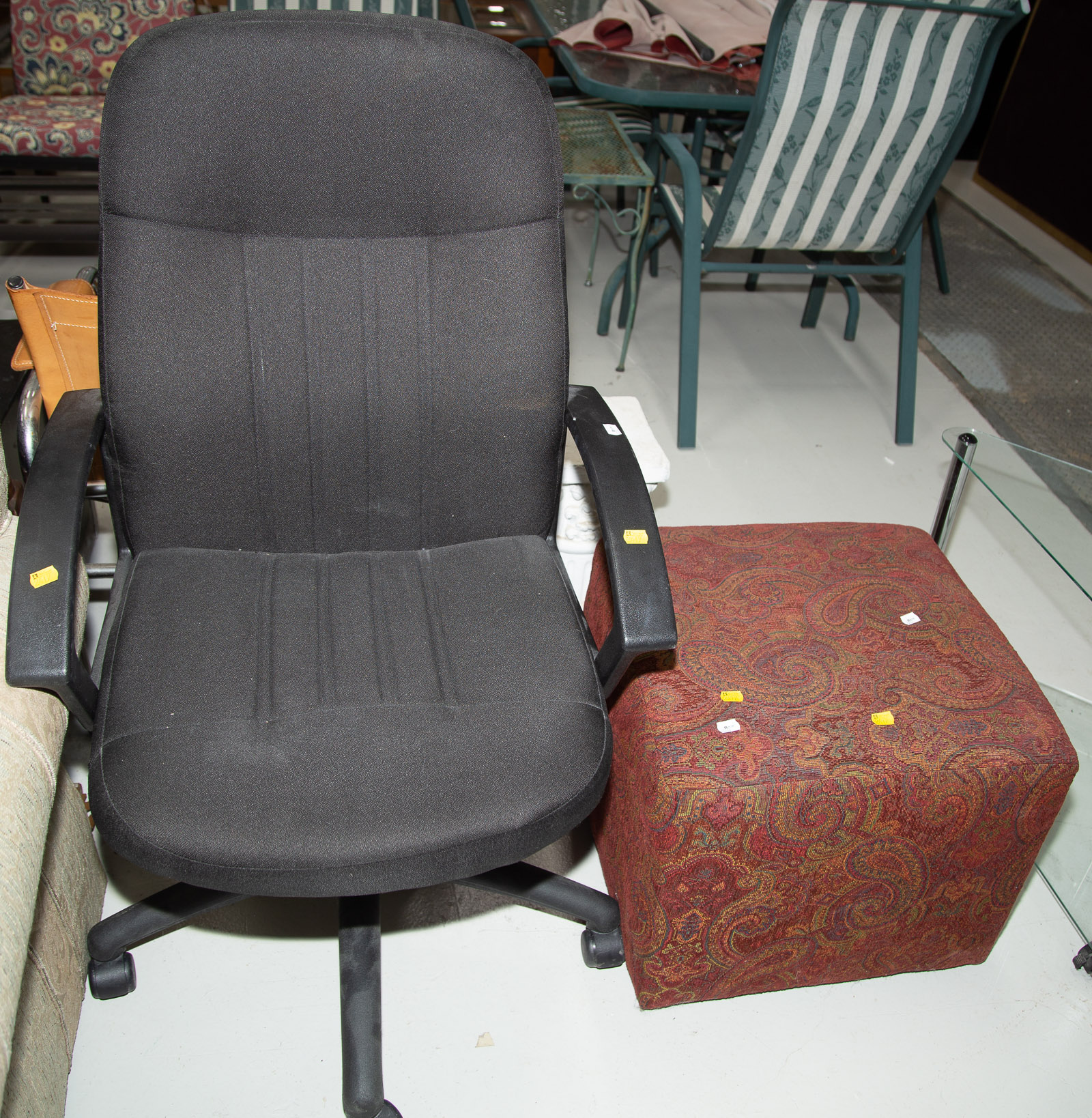 MODERN OFFICE CHAIR WITH OTTOMAN .