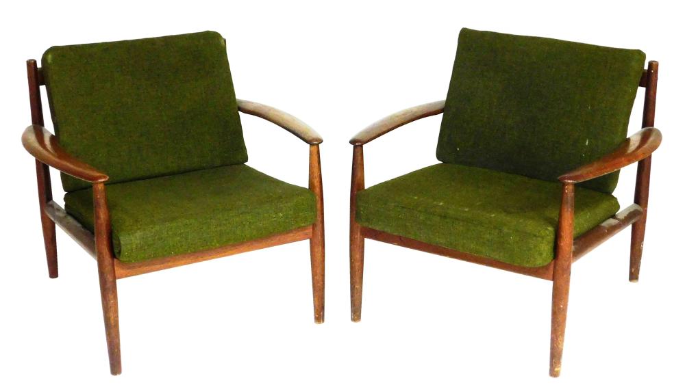 MODERN: PAIR JOHN STUART