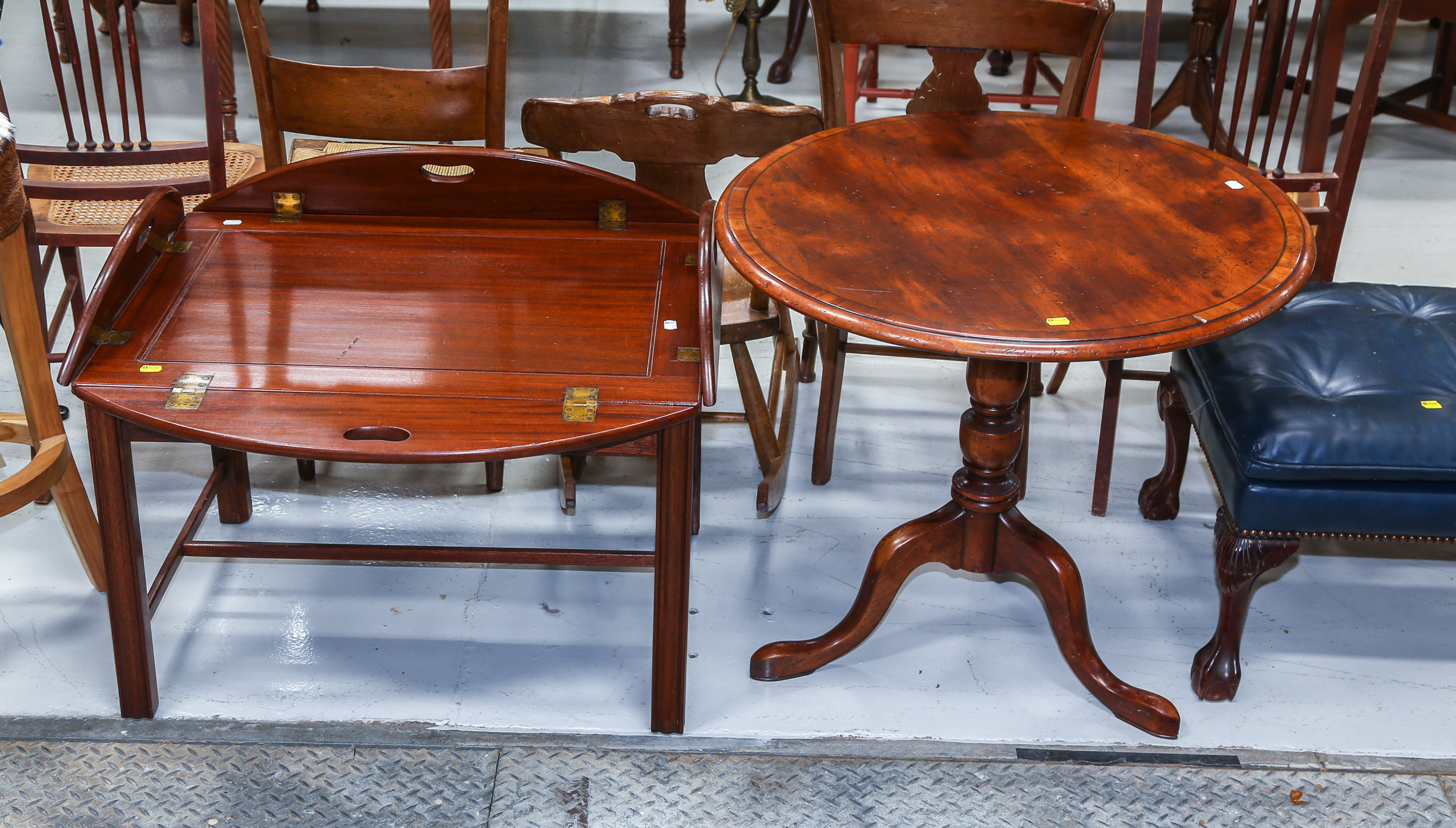 MODERN ROUND CENTER TABLE &