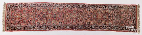 MODERN SAROUK RUNNERModern Sarouk
