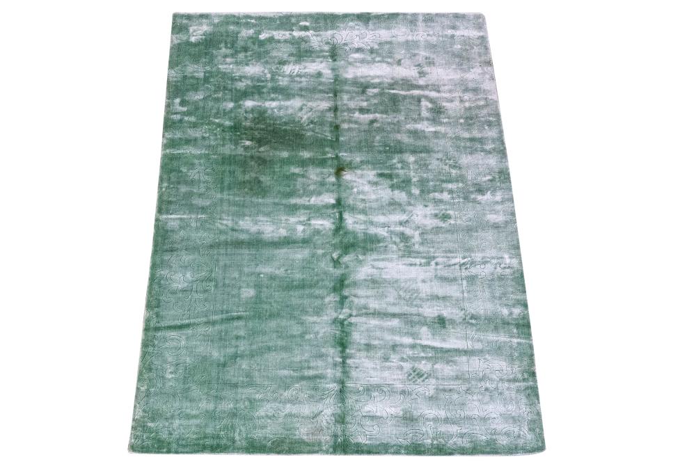 MODERN SCULPTED SILK CARPETwith a