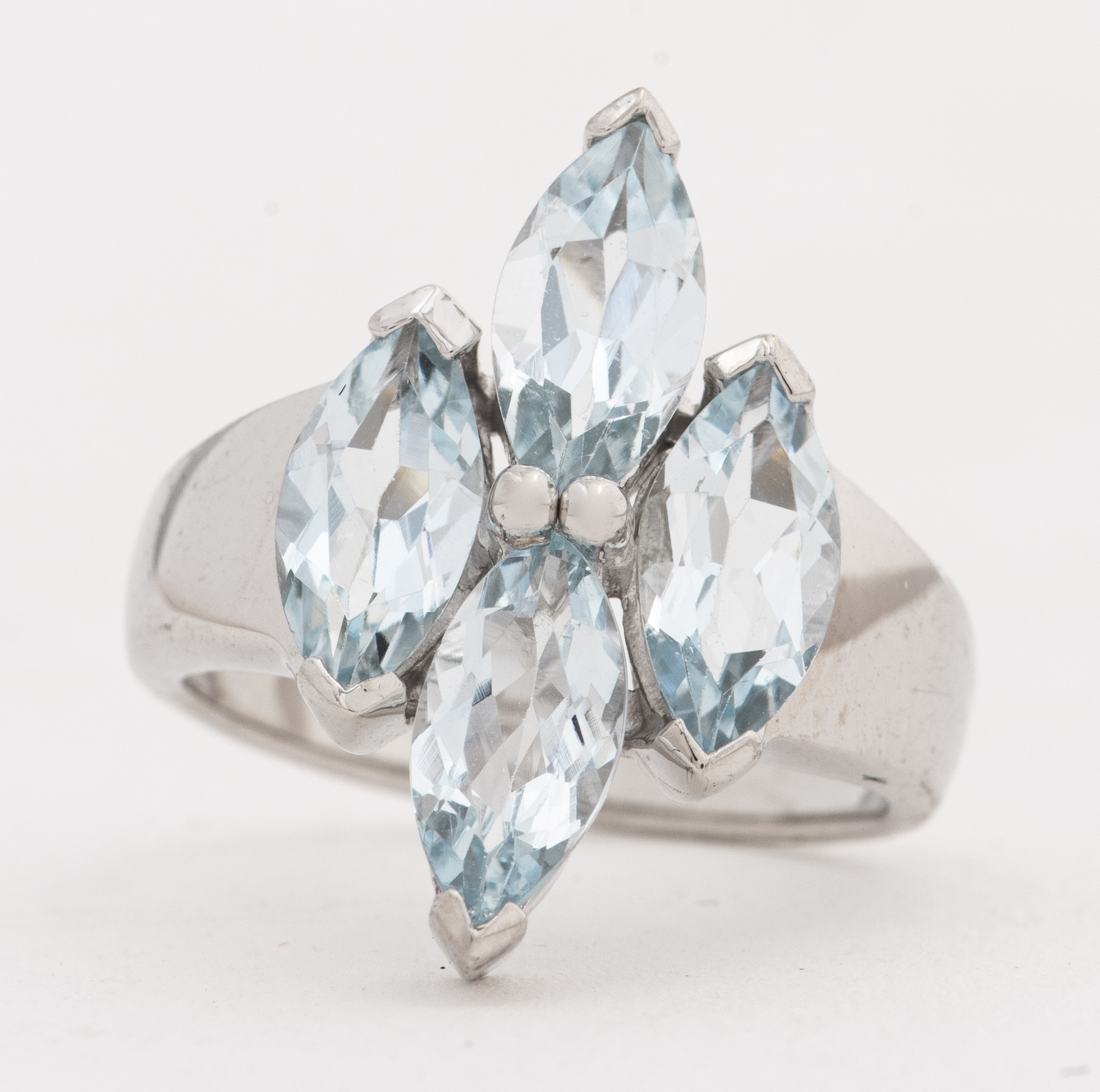 MODERN SILVER AQUAMARINE RING