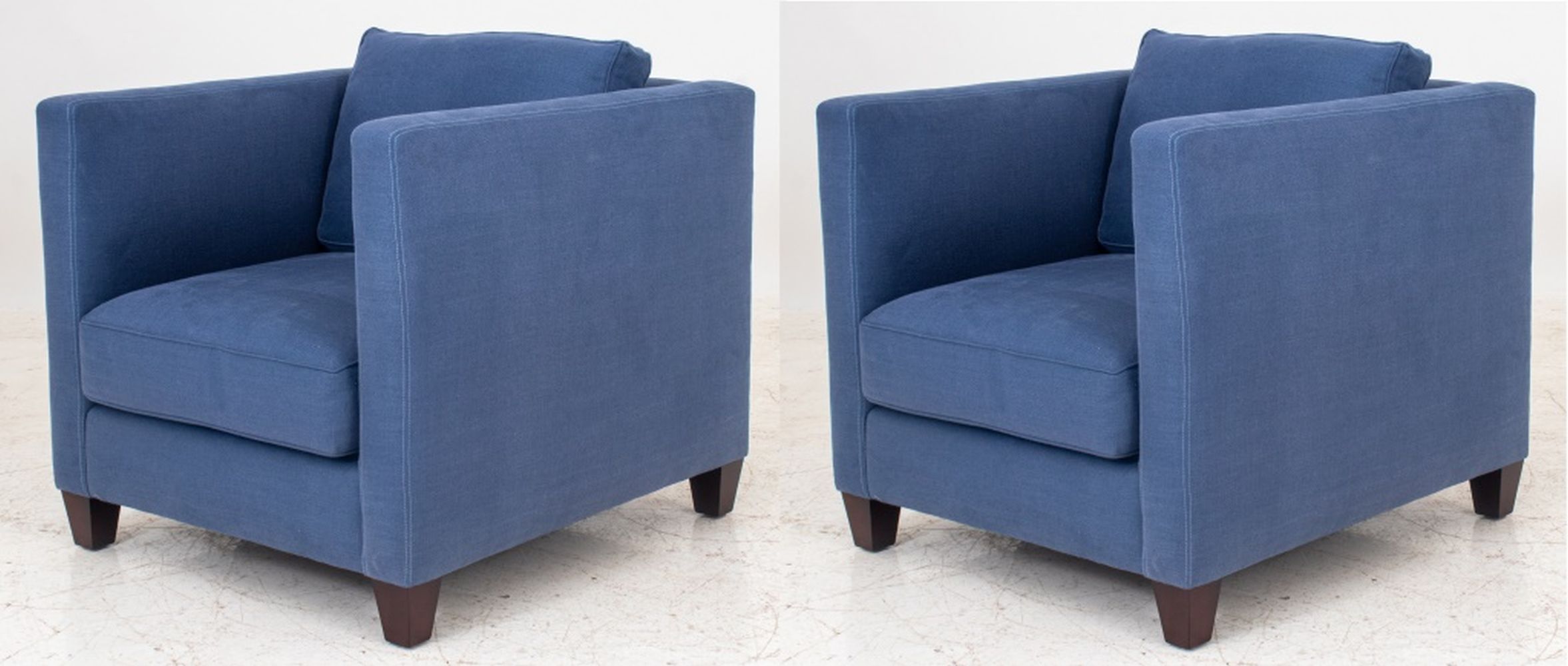 MODERN SQUARE UPHOLSTERED ARM
