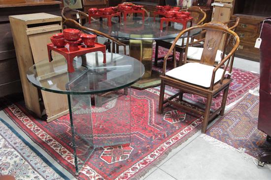 MODERN TABLE. Clear glass having