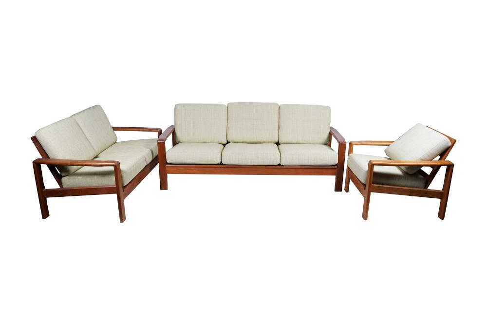MODERN TEAK LIVING ROOM