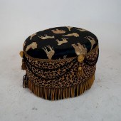 MODERN UPHOLSTERED BENCHOval c