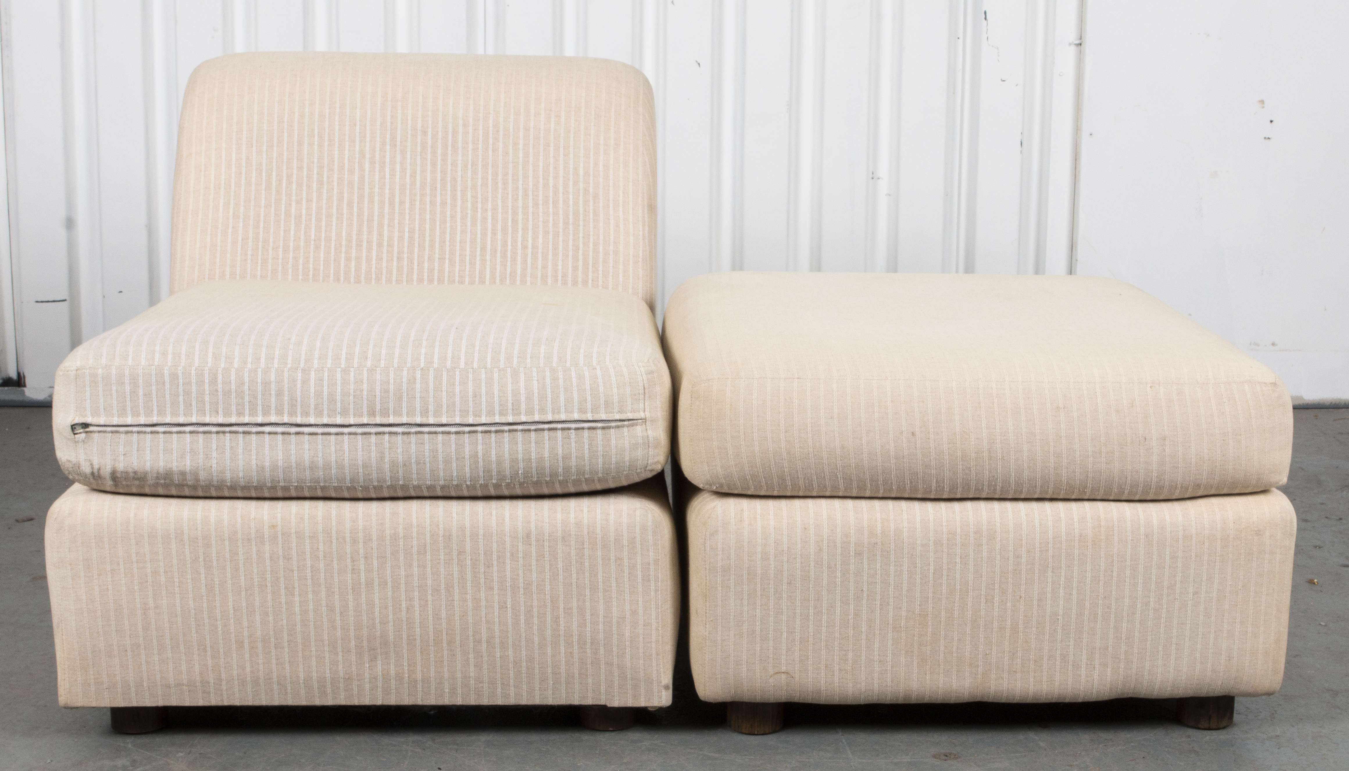 MODERN UPHOLSTERED SLIPPER CHAIR