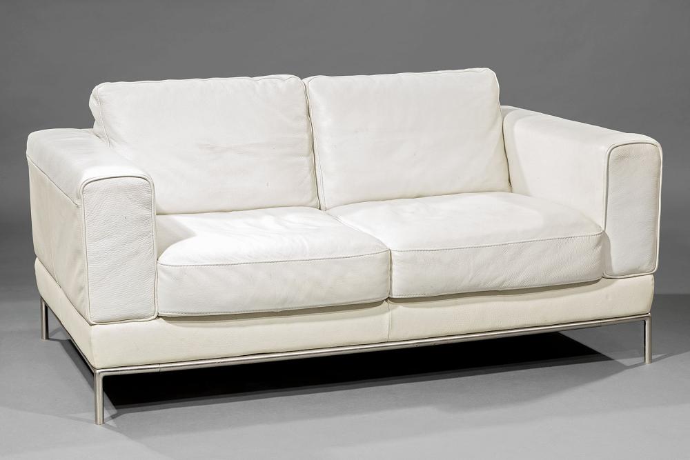 MODERN WHITE LEATHER SETTEEModern