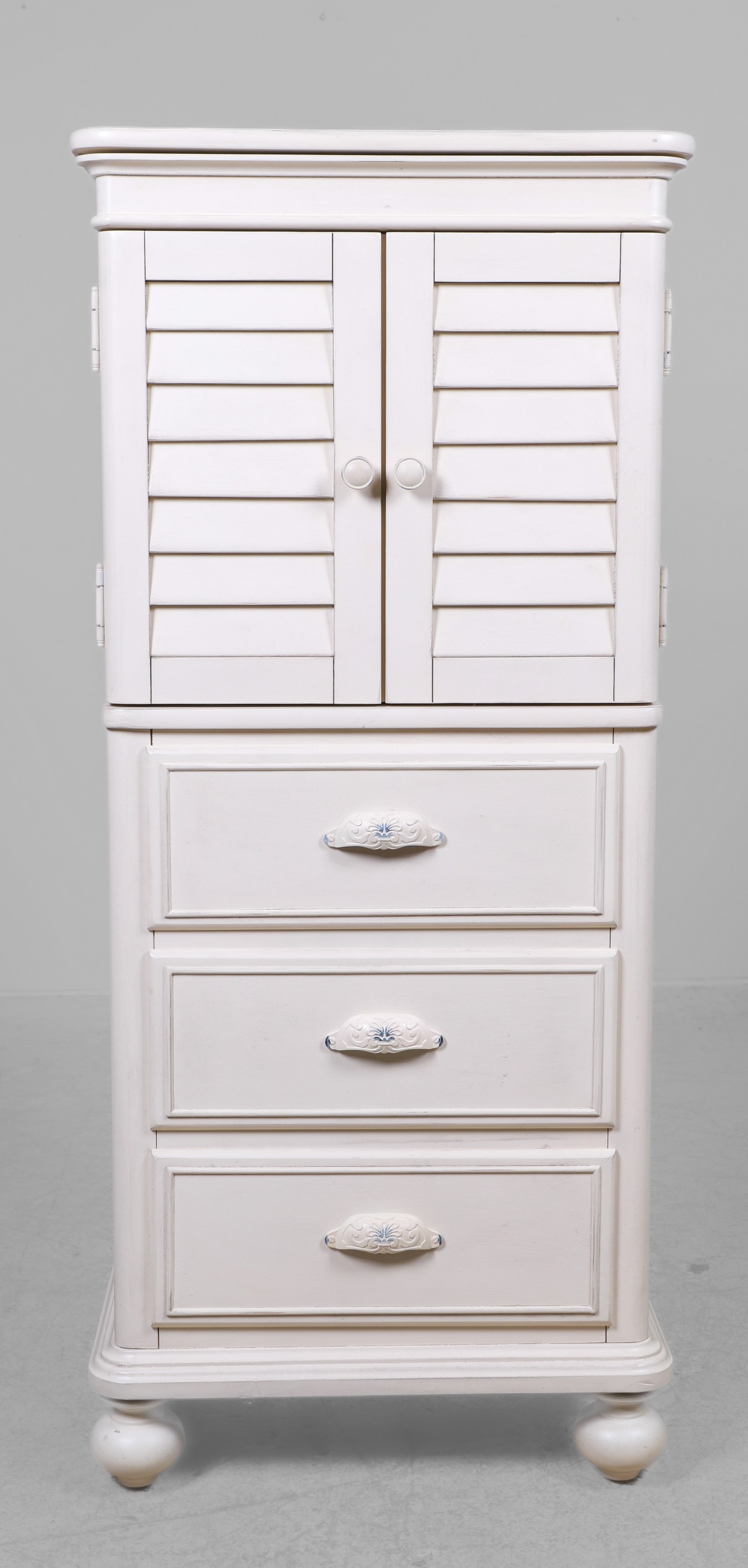 Modern white painted dressing