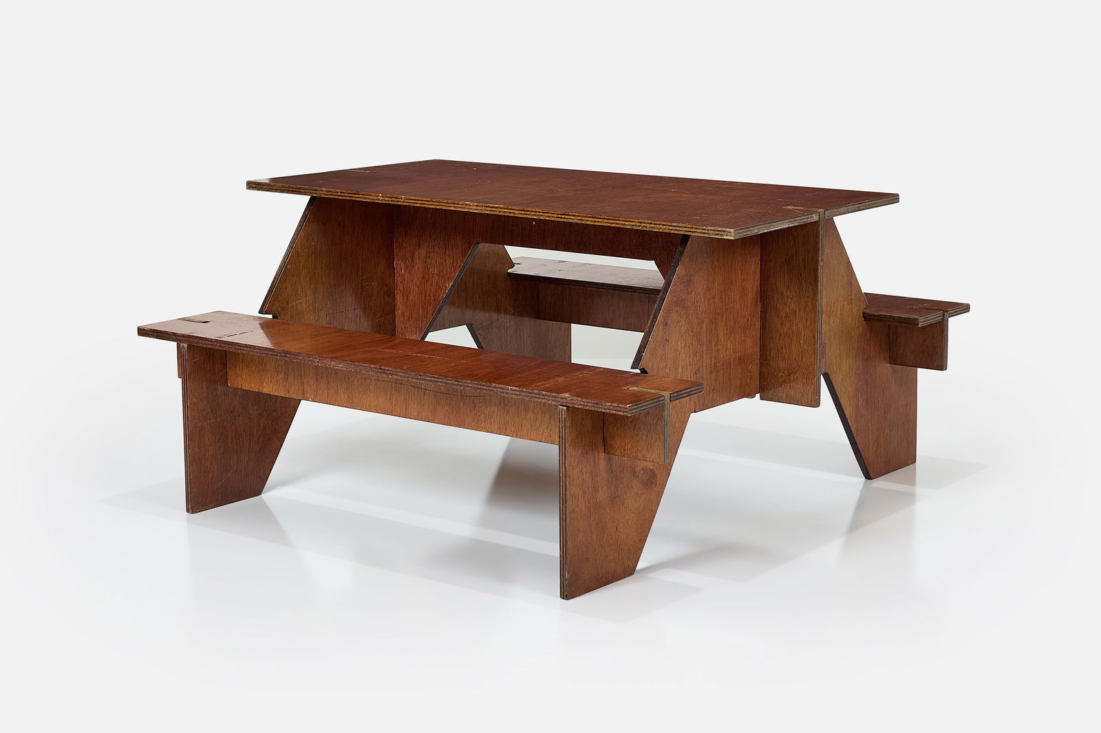 MODERNIST, KNOCK-DOWN PICNIC