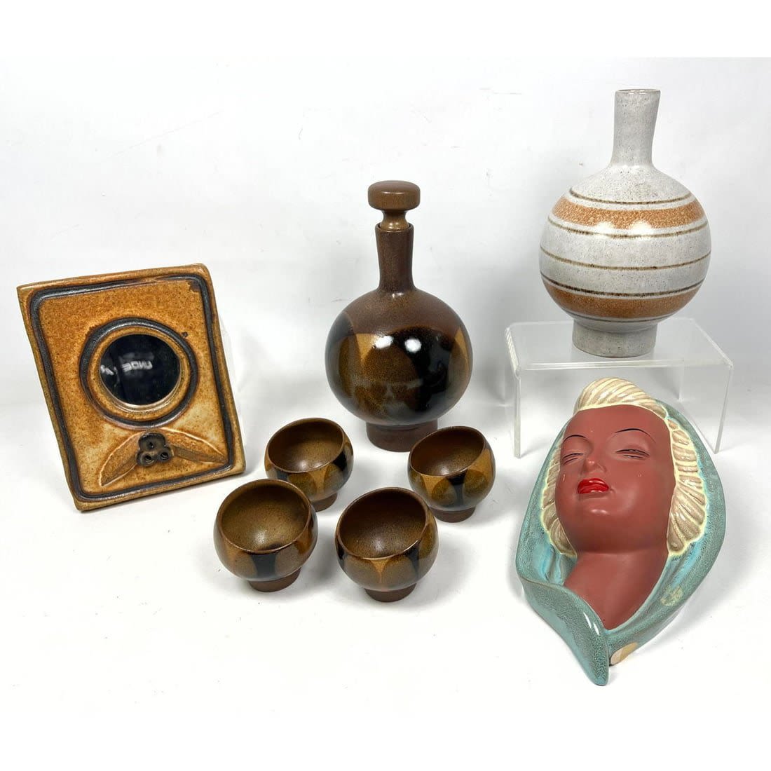Modernist Pottery lot. Goldscheider