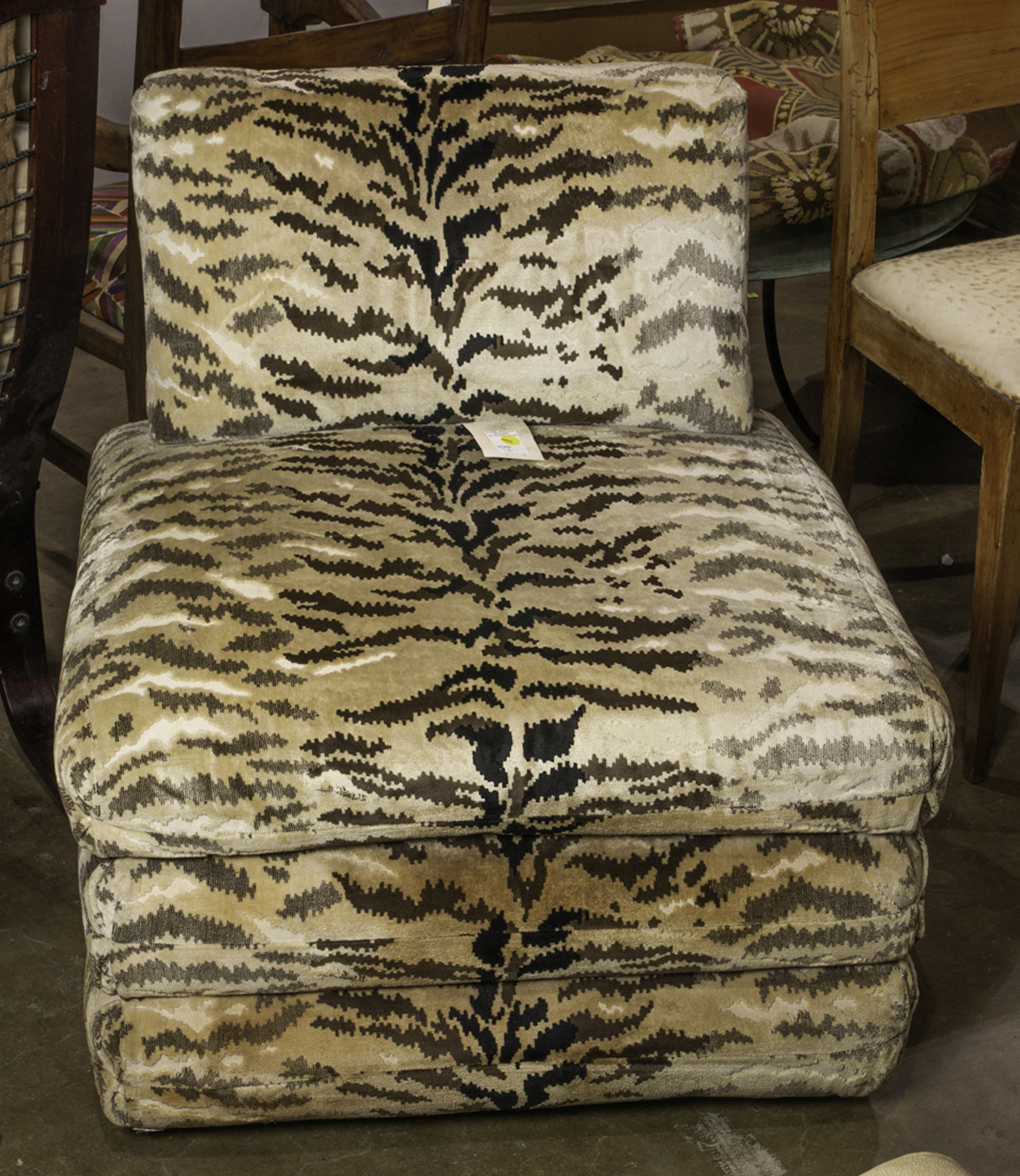 MODERNIST UPHOLSTERED LOUNGE