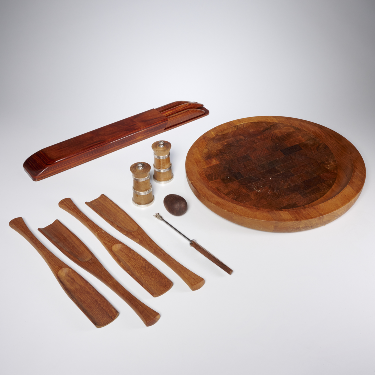 MODERNIST WOODENWARE SERVING GROUP,