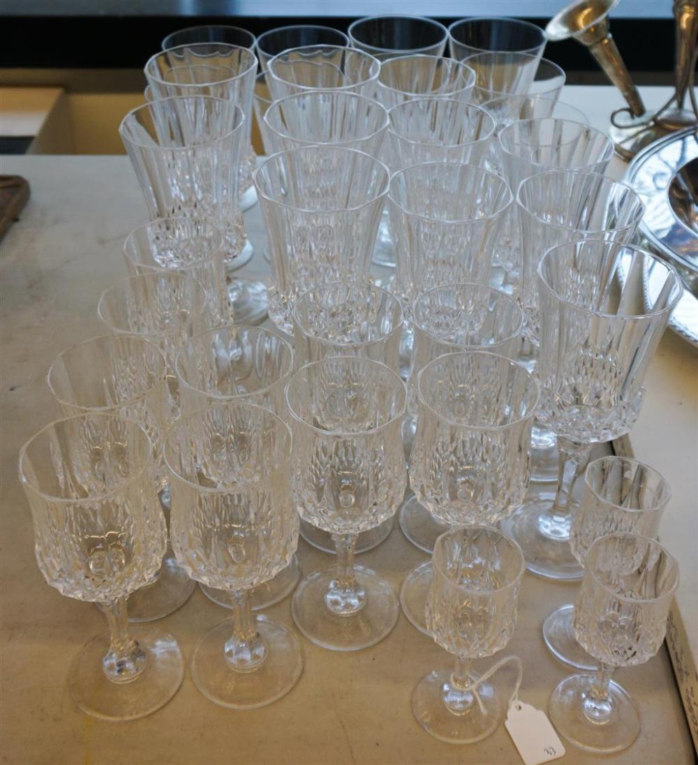 MOLDED GLASS 33-PIECE STEM BAR