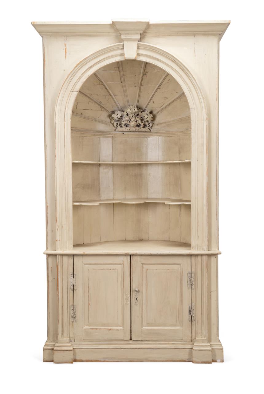 MONUMENTAL ARCHITECTURAL ALCOVE