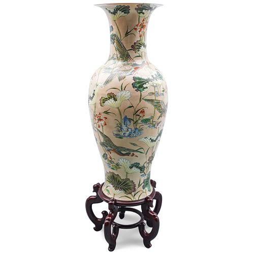 MONUMENTAL CHINESE PORCELAIN