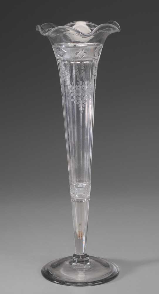 Monumental Corning Trumpet-Form