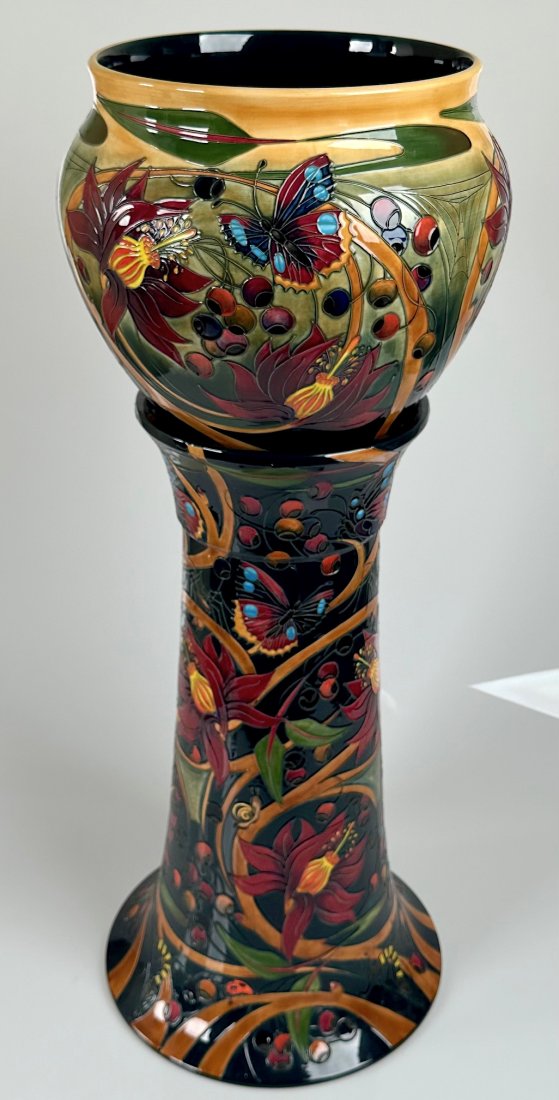 MONUMENTAL ENGLISH MOORCROFT
