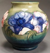 MOORCROFT POTTERY ANEMONE VASE