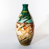 MOORCROFT POTTERY CERAMIC VASE