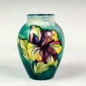 MOORCROFT POTTERY HIBISCUS VAS