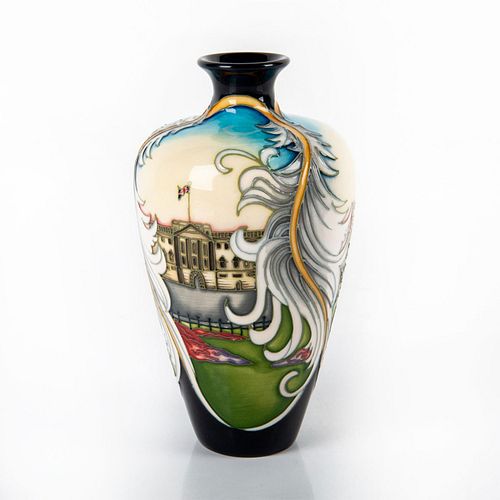 MOORCROFT POTTERY VASE,