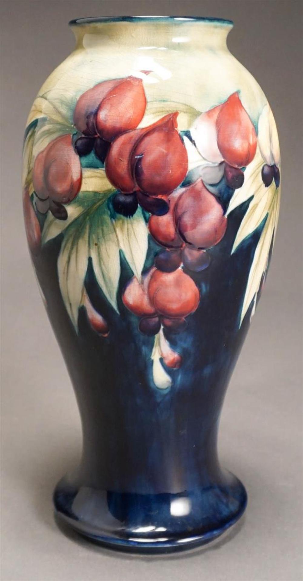 MOORCROFT POTTERY VASE, H: 12
