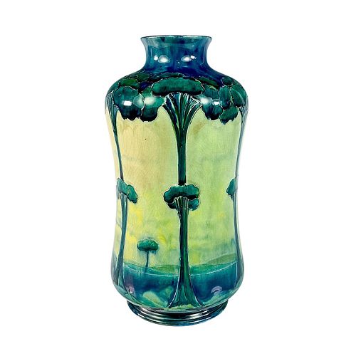 MOORCROFT POTTERY VASE,