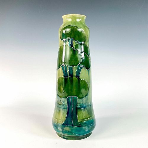 MOORCROFT POTTERY VASE,