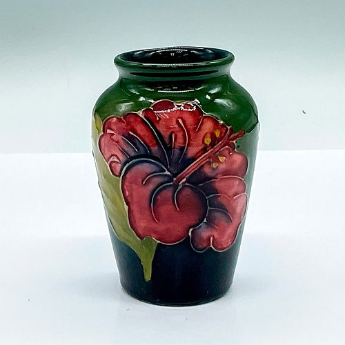 MOORCROFT POTTERY VASE,