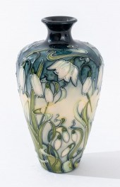 MOORCROFT SNOWDROP VASE Moorcr