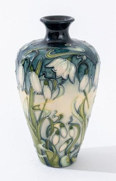 MOORCROFT SNOWDROP VASE<br>Moo