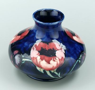 Moorcroft vase, red flowers on