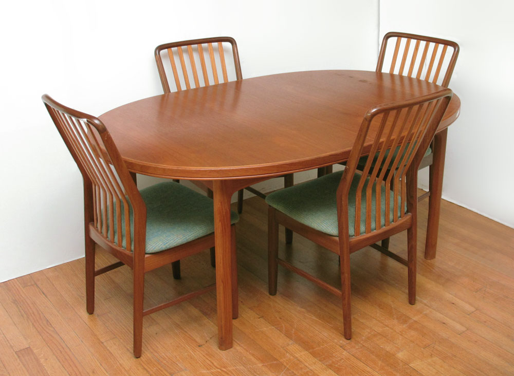 MOREDDI DANISH MODERN TEAK DINING